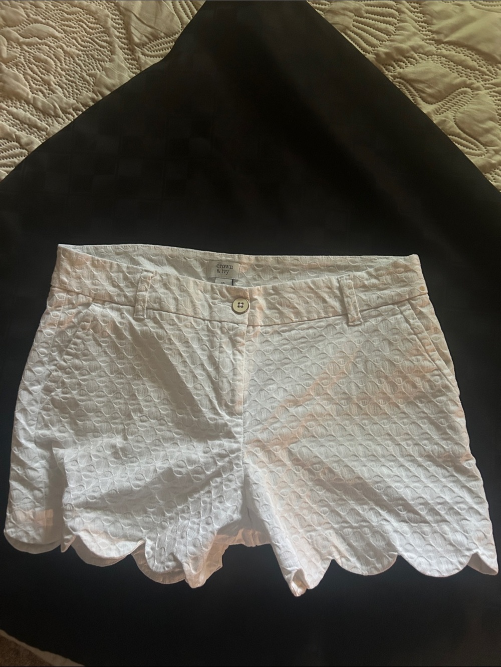 crown & ivy White Scallop-Hem Textured Women's Shorts